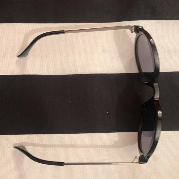 🖤Halston black round sunglasses🖤major retro vibes🖤 - Picture 2 of 5